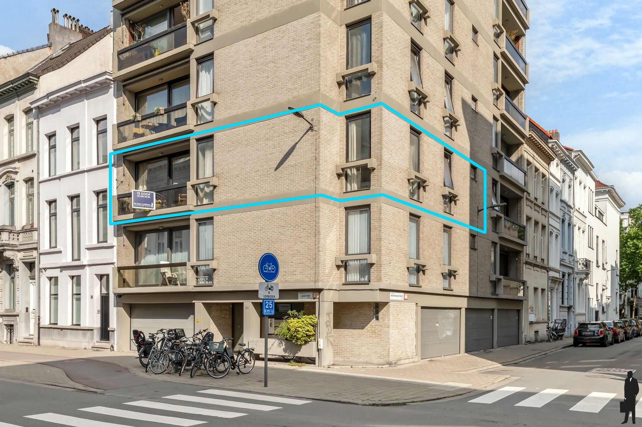 Ruim 3-slaapkamerappartement met terras op een toplocatie. foto {{pictureIndex}}