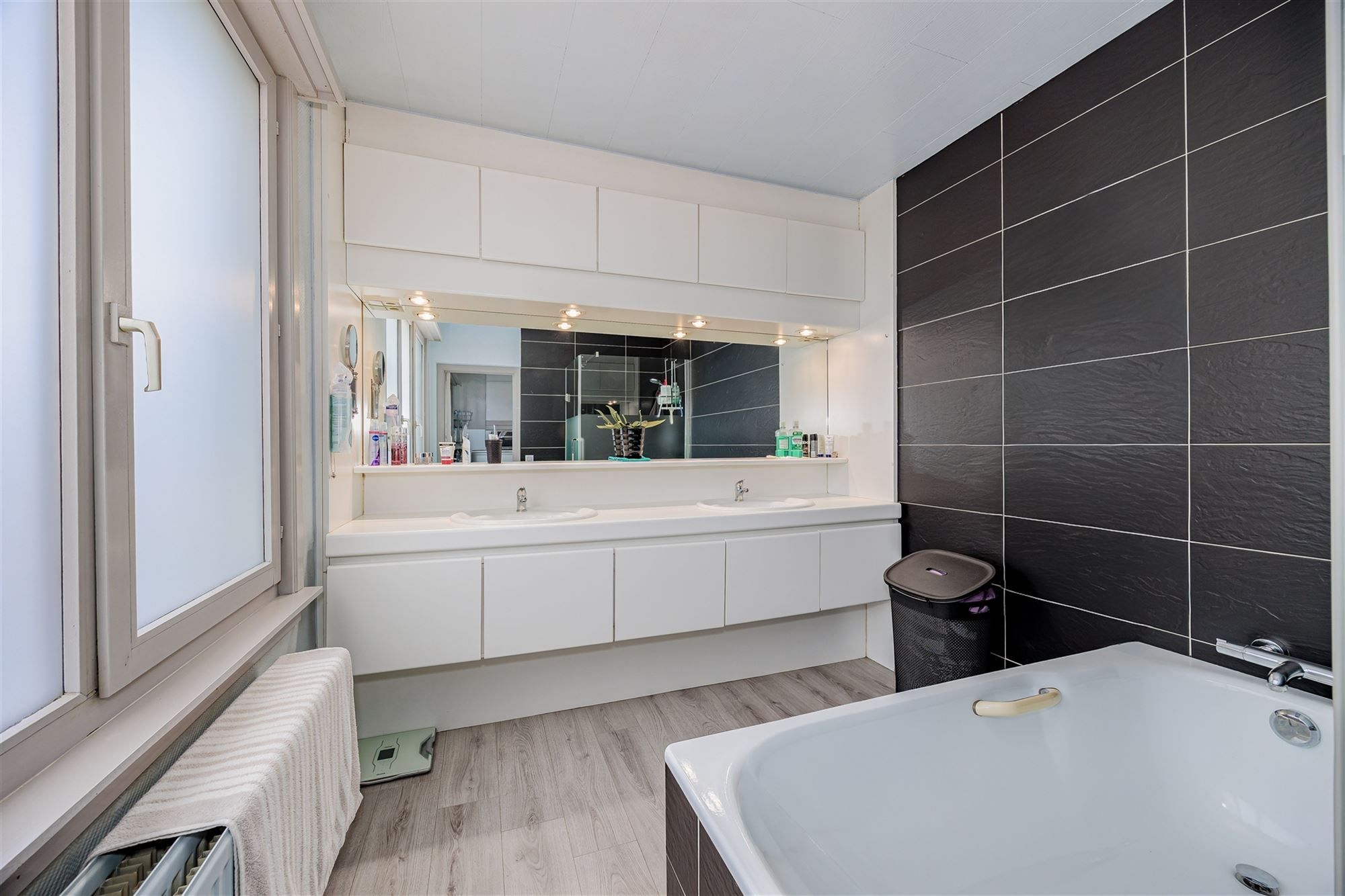 Uniek hoekperceel met handelshuis + garage + appt foto 19