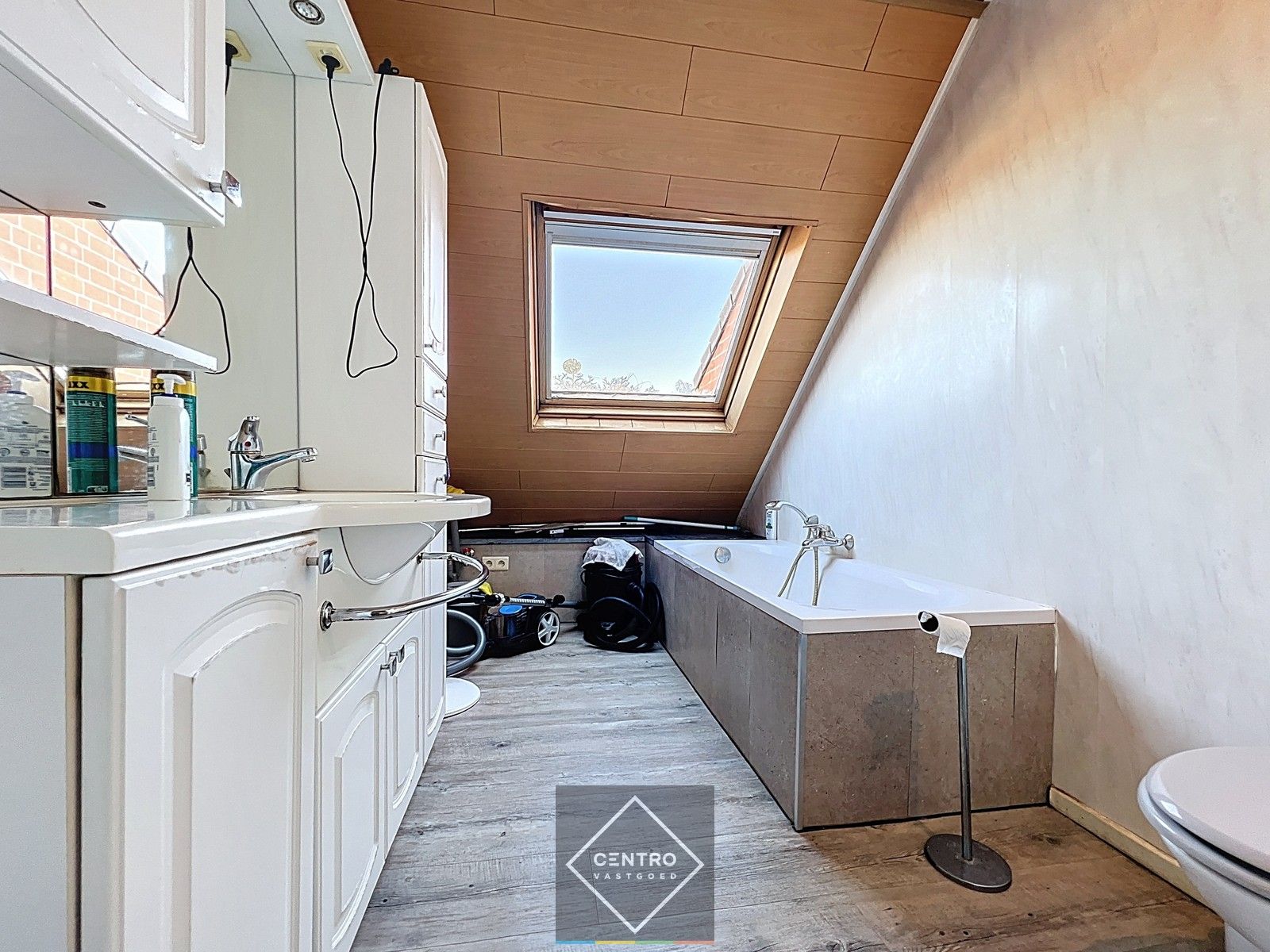 DUPLEX appartement te huur in het hartje van Roeselare. foto 6