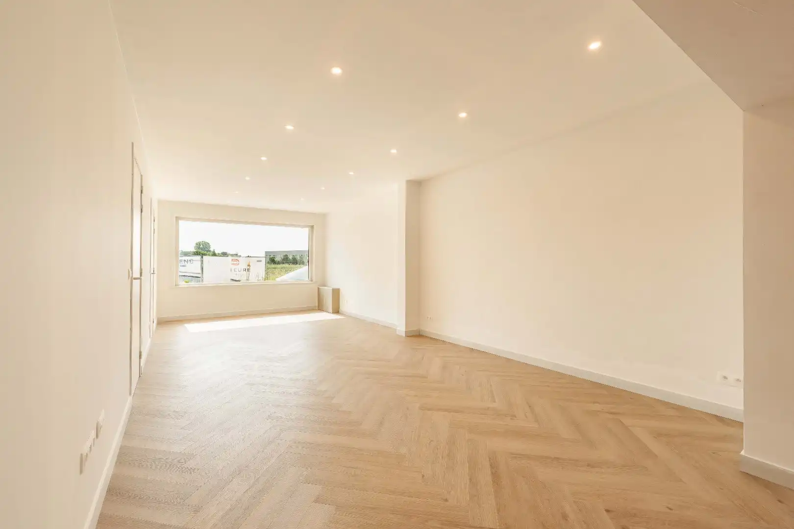 VOLLEDIG GERENOVEERDE, ZEER RUIME WONING VLAKBIJ CENTRUM ARDOOIE foto 3