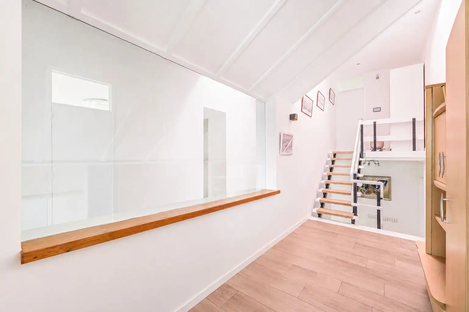 Stijlvolle split-levelvilla met veel licht en ruimte foto 19