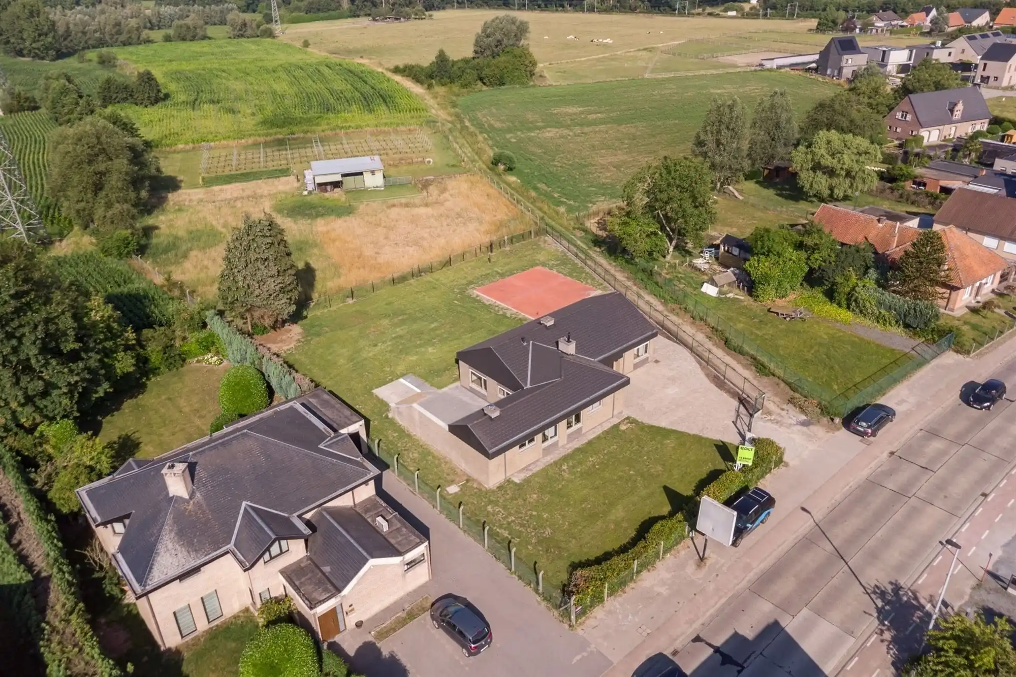 Bungalow op perceel van ca 1824m² in het groen foto 2