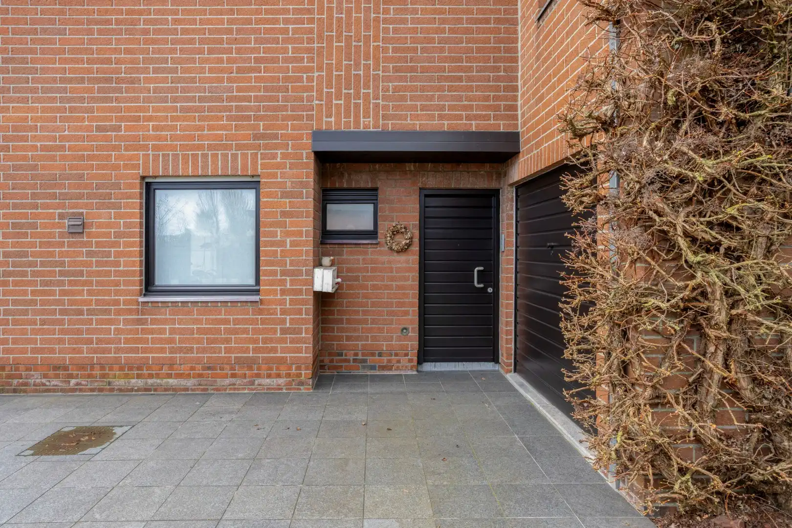 Open bebouwing met mooie tuin en 2 garages op topligging! foto 23