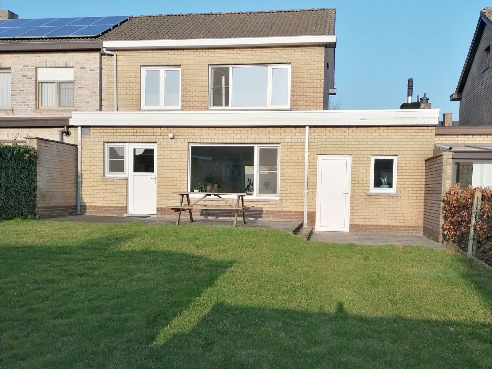 Stijlvol gerenoveerde, lichtrijke  woning met garage en tuin. foto 15