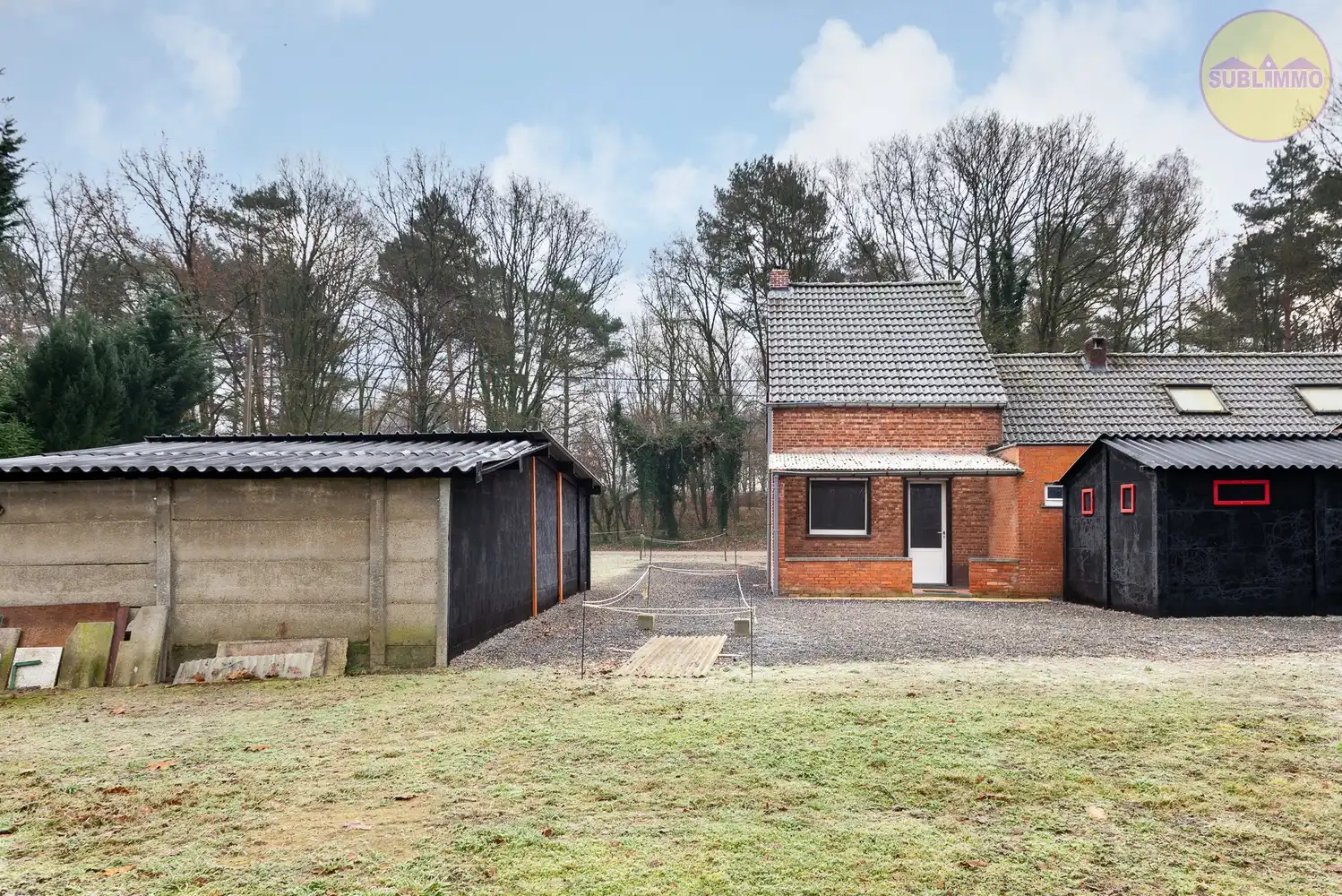 Charmante halfopen bebouwing op idyllische bosrijke locatie – uniek renovatieproject foto 4