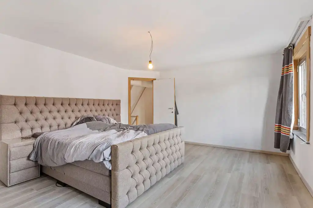 Ruim woonhuis met ruim magazijn op 908m²! foto 11