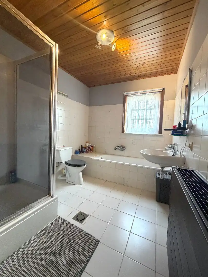 Ruime gezinswoning op toplocatie te koop te Harelbeke! foto 8
