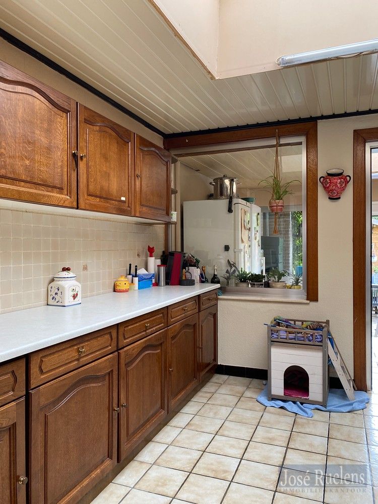 Uitstekend gelegen gezinswoning met aangename stadstuin foto 9