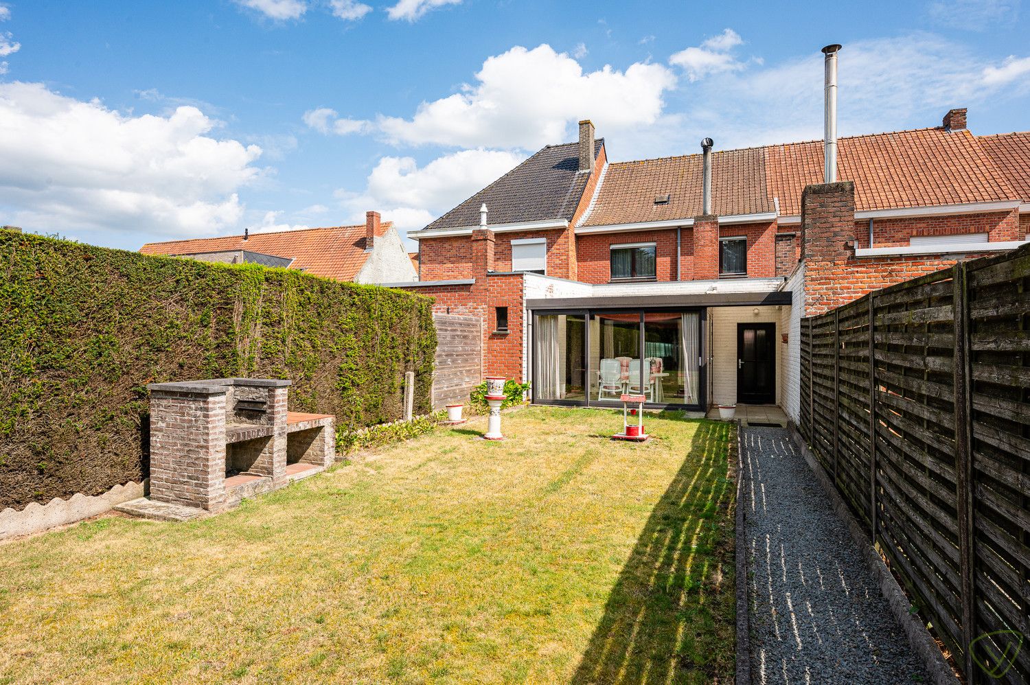 Verrassend ruime woning met prachtig zuidgerichte tuin in het Mandeweegsken! foto 13