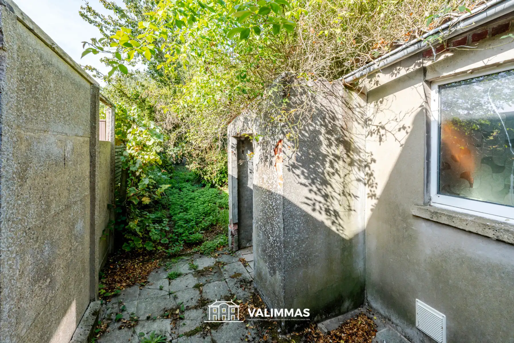 Degelijke, maar nog op te knappen woning met grote tuin... foto 13