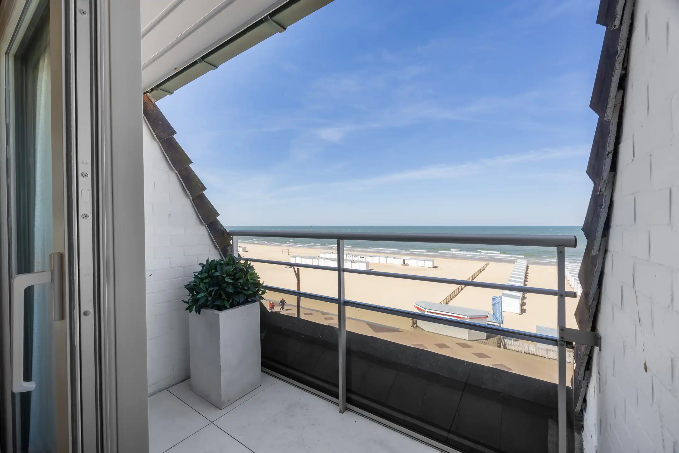 High-end hoekappartement met frontaal zeezicht in Zoute foto 10