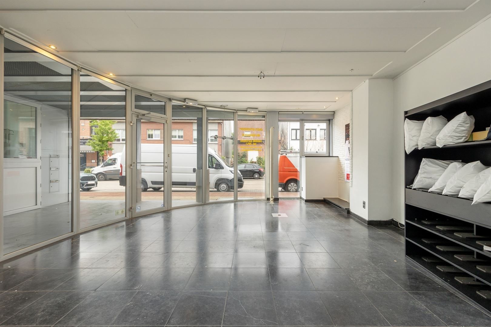 Handelshuis met ruime winkel en duplex appartement in dorp 's Gravenwezel foto 11
