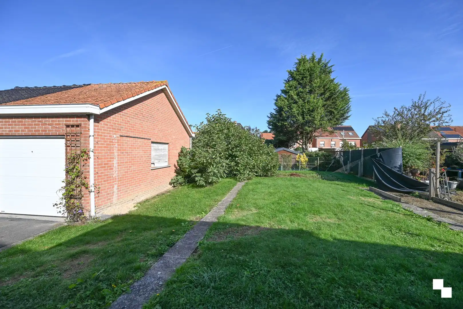 Halfopen bebouwing in gegeerde omgeving Kasteelwijk / Sint-Raphaelwijk, te Izegem foto 19