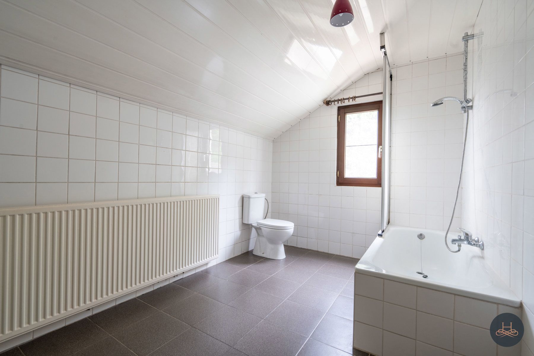 Achterliggende gezinswoning op rustgevend perceel foto 15