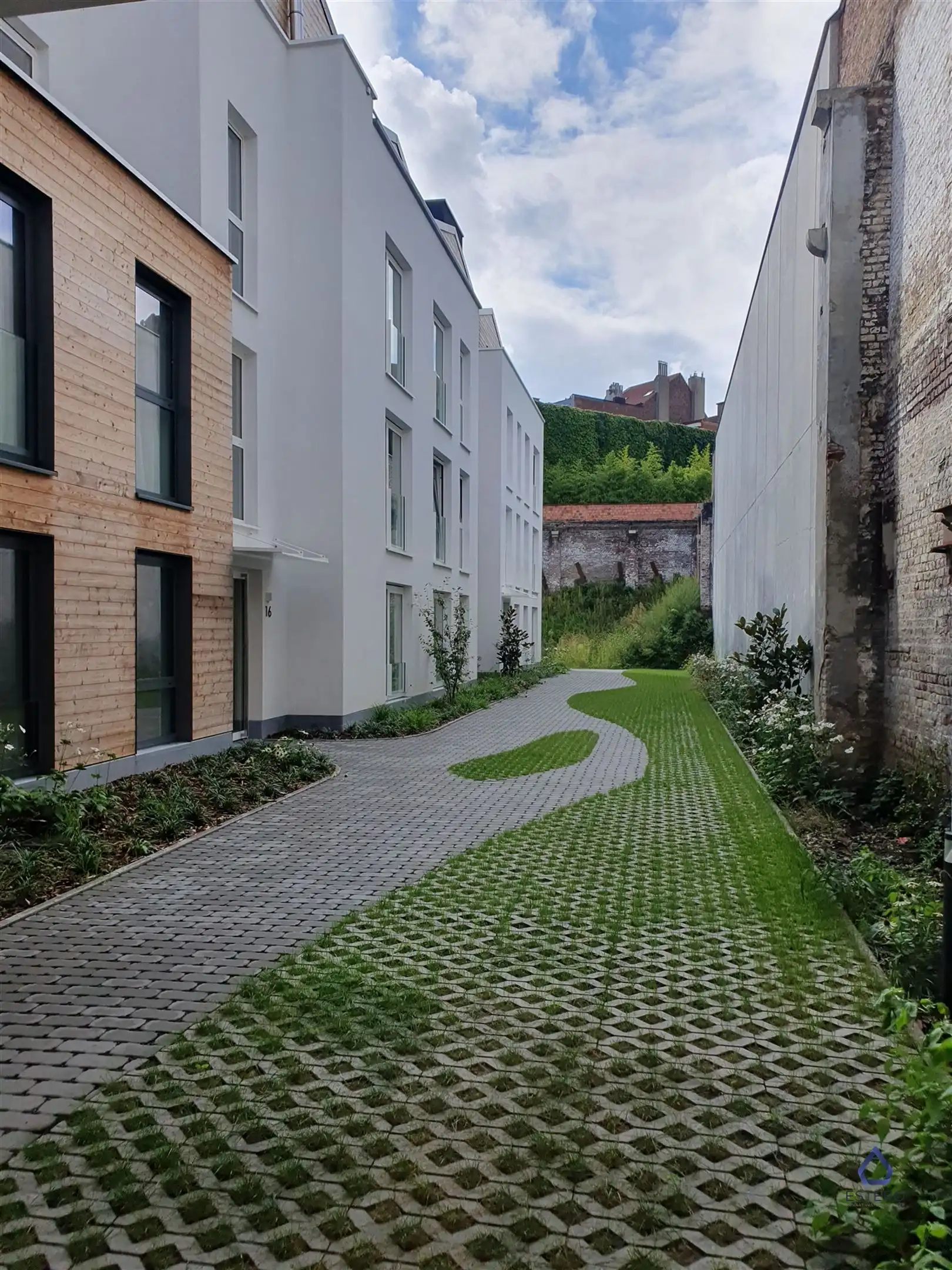 Ondergrondse autostaanplaats te huur te Laken foto {{pictureIndex}}