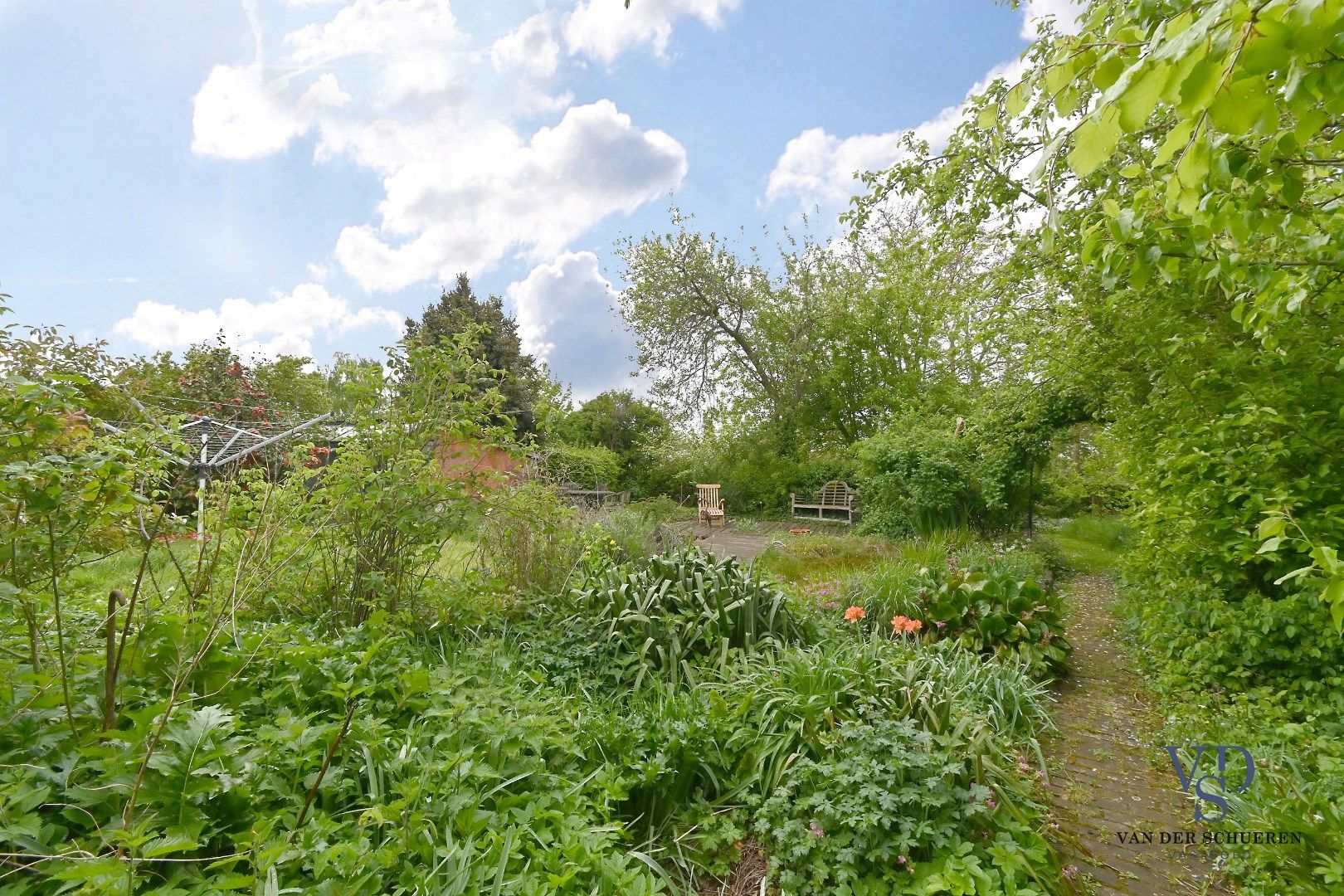 Charmante woning op royaal perceel van 1.618 m² foto 39