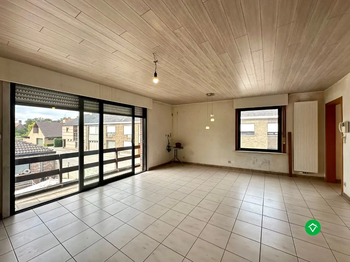 Ruim duplexappartement met terras en garage nabij centrum Roeselare foto 2