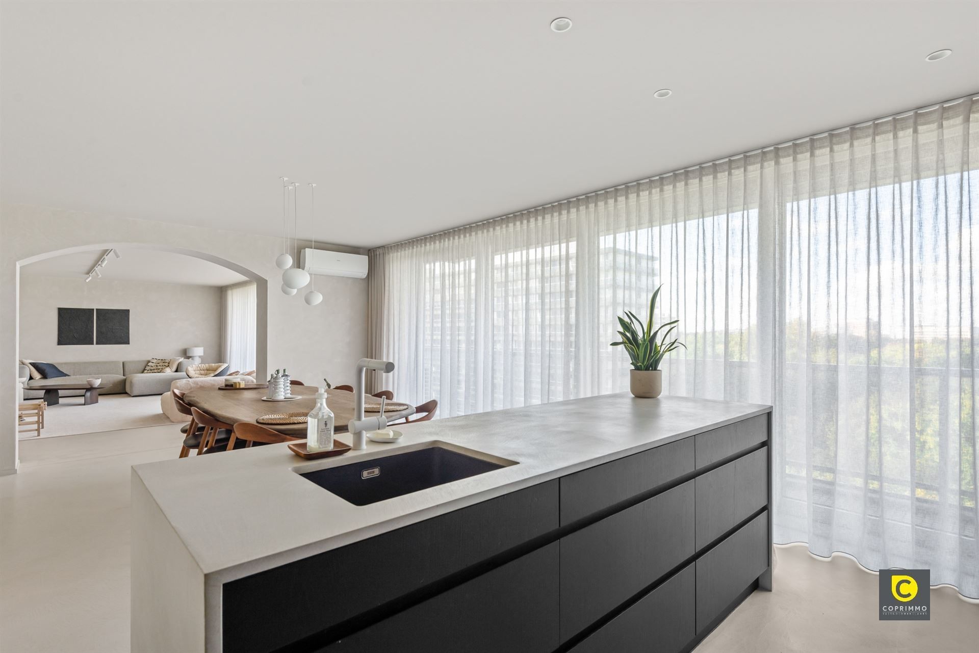Modern en zeer ruim (200 m²) appartement foto 4