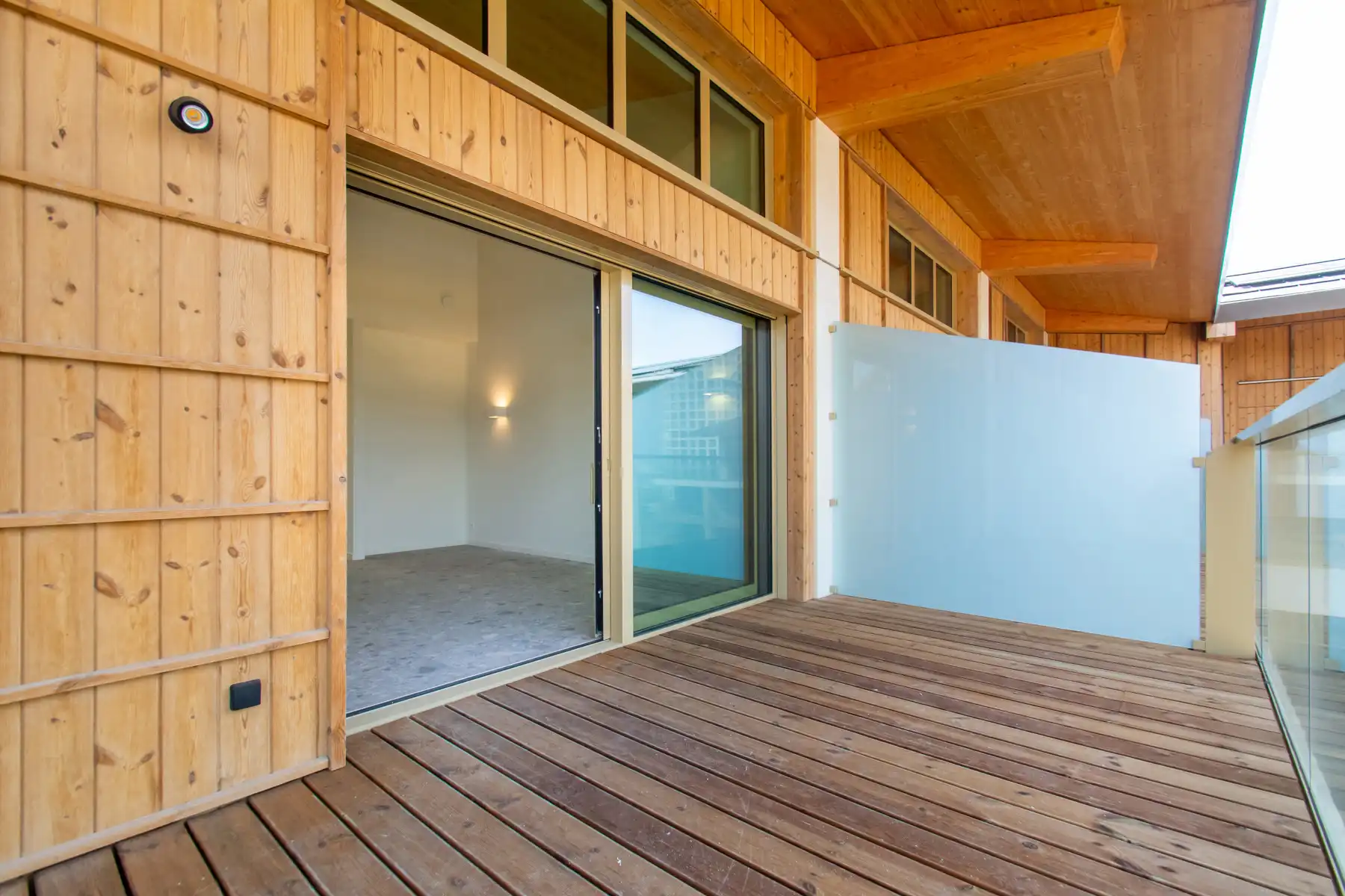 Prachtige penthouse 2 kamer appartement met groot terras foto 5