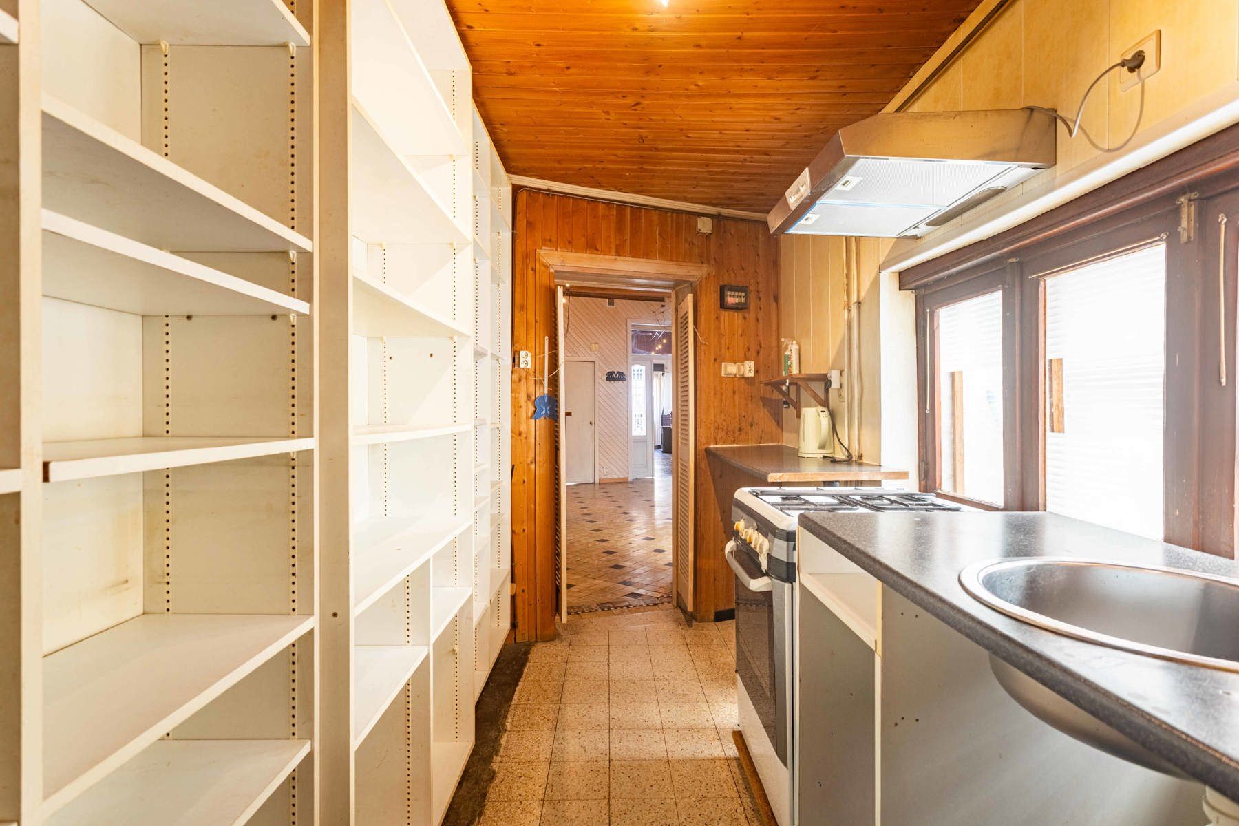 Te koop: te renoveren woning met private parkeerplaats! foto 12