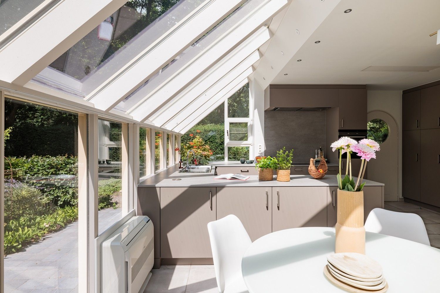 Gunstig gelegen villa op 1.989 m2 in doodlopende straat foto 16