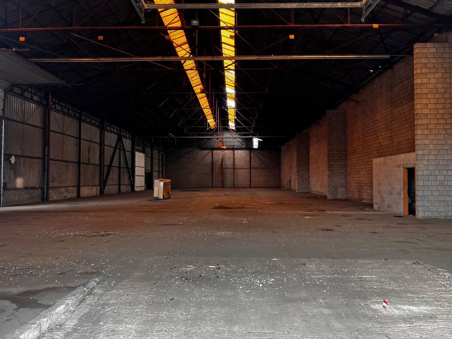 Te Koop Magazijn met Kantoor Gelegen in het Verli-park, Mol foto 8