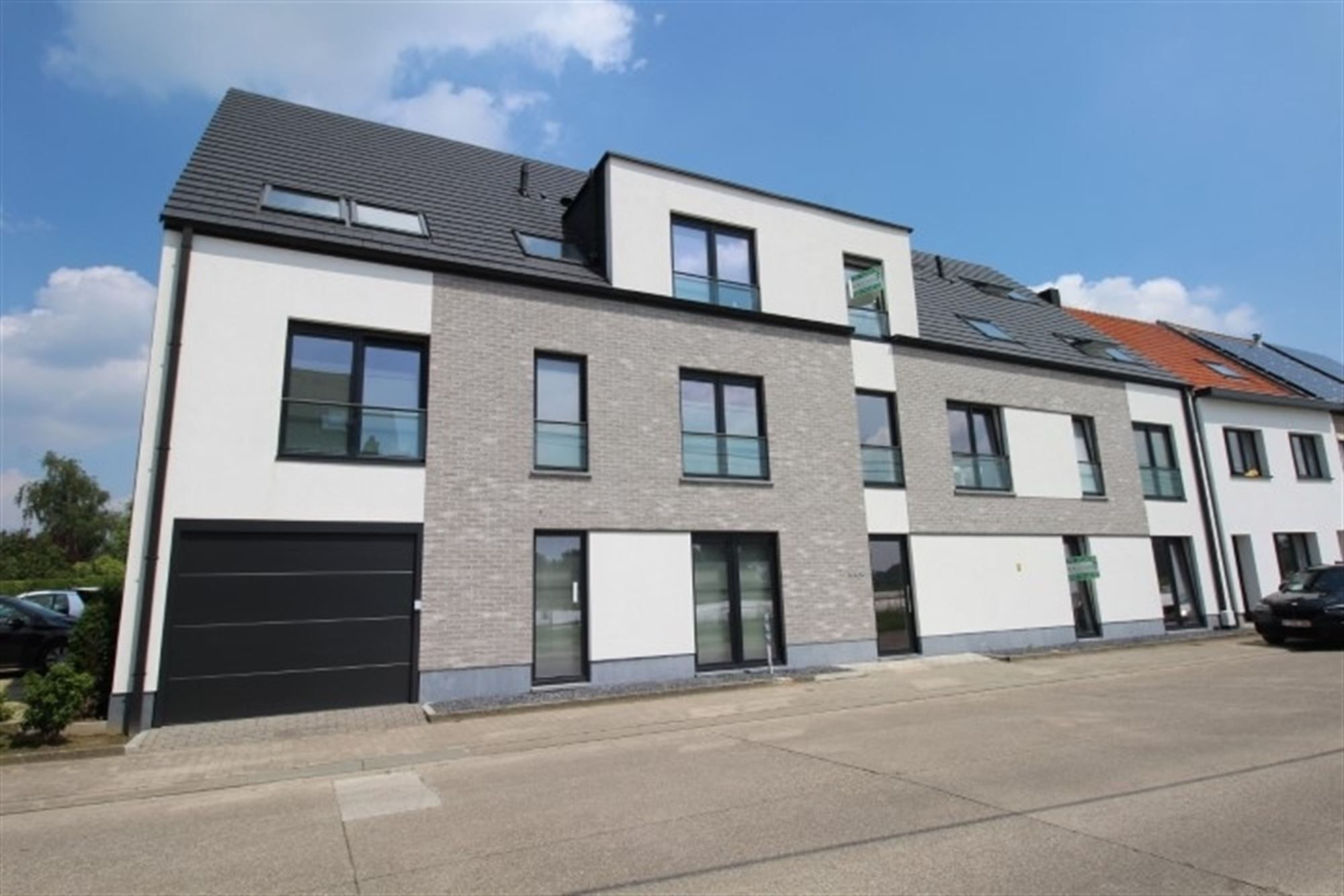 Duplex-appartement met 3 slaapkamers te Wieze foto {{pictureIndex}}