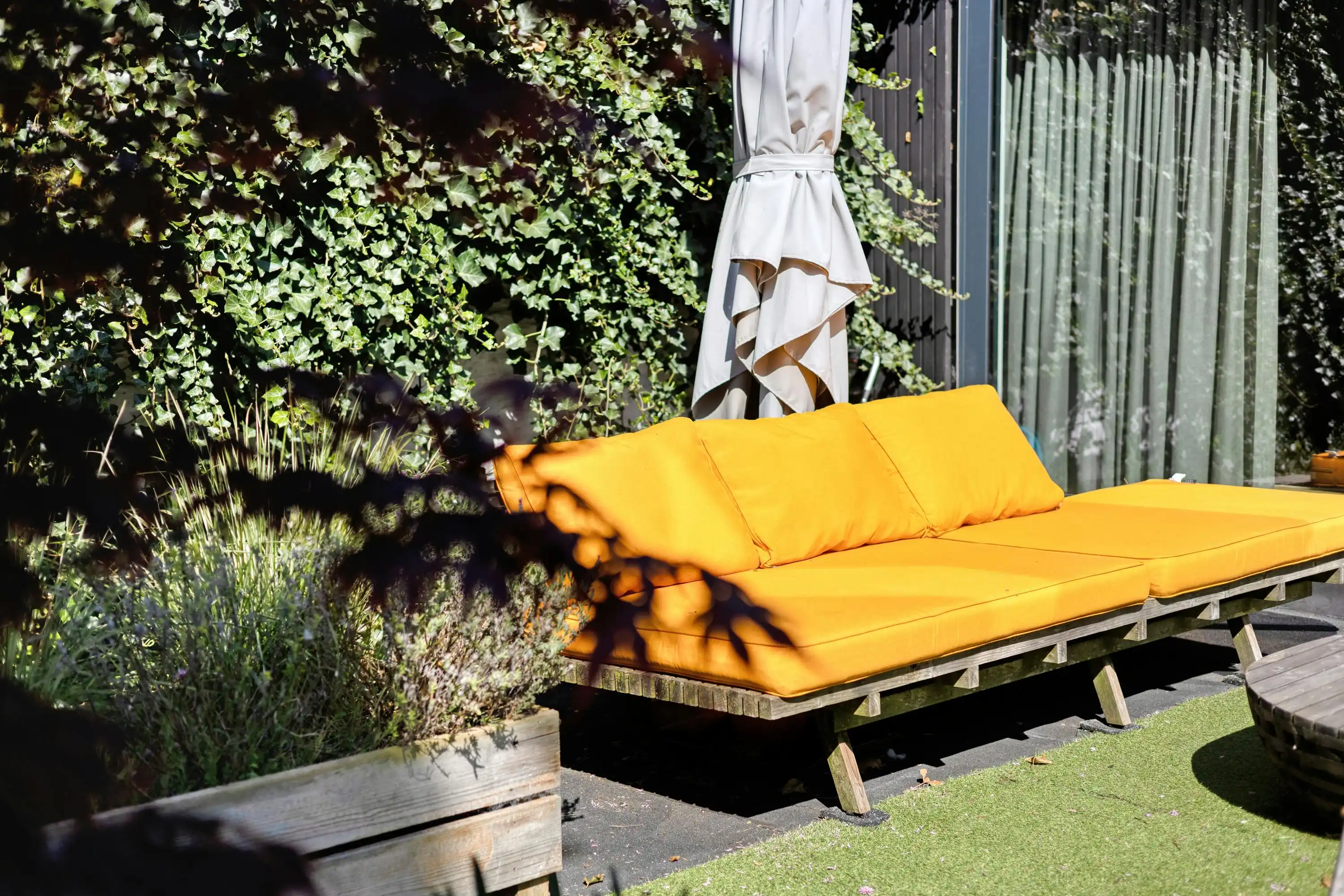 Unieke stadswoning met terras, atelier en garage te koop foto 11