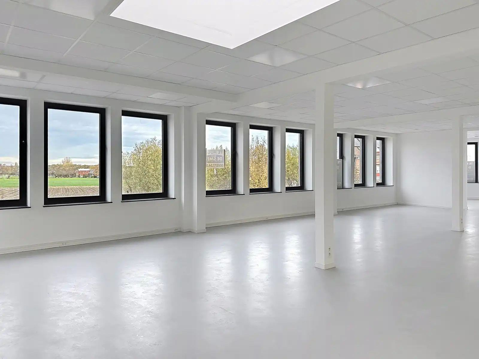 Volledig vernieuwde magazijn- of opslagruimte foto 2