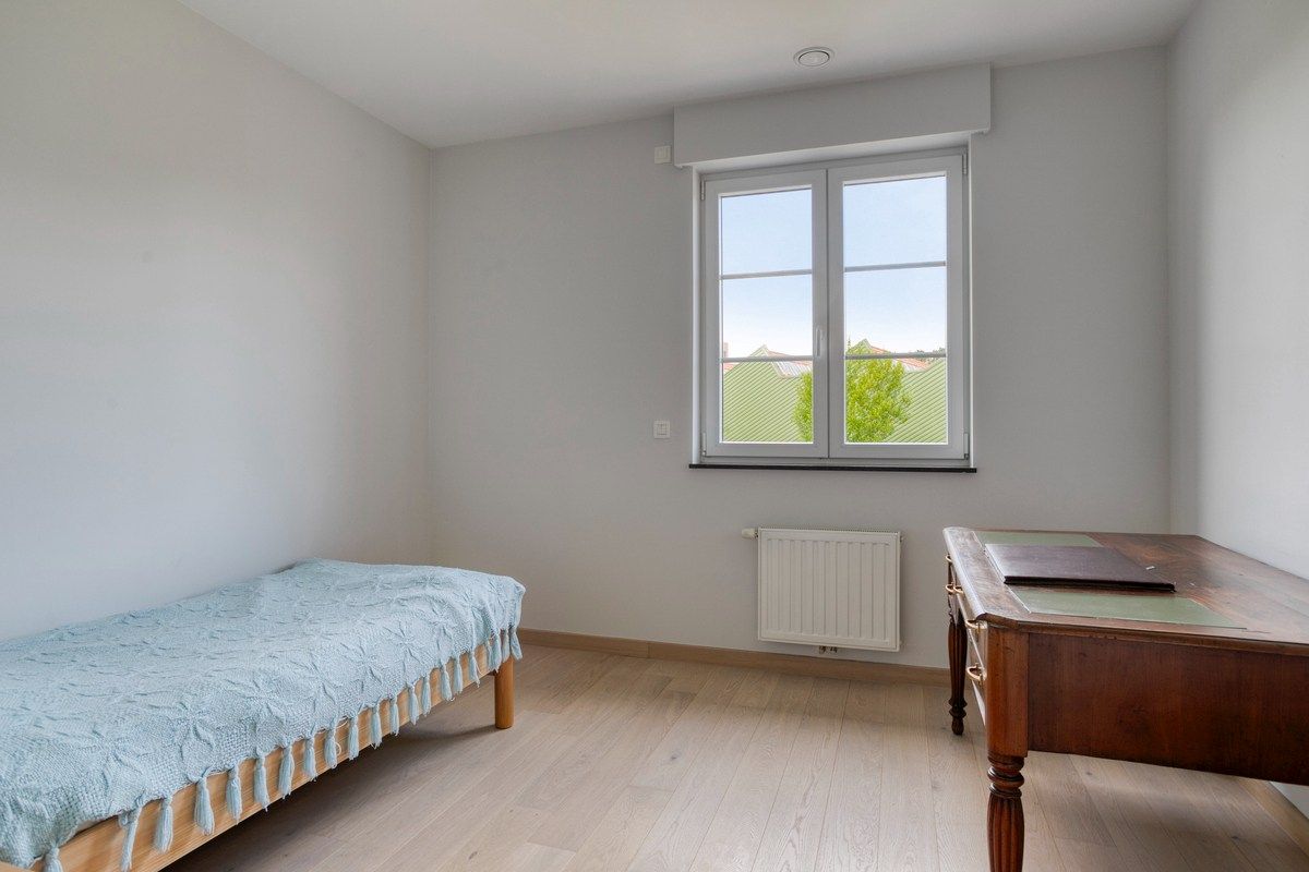 Recente halfopen woning met 4 slaapkamers en garage! foto 15