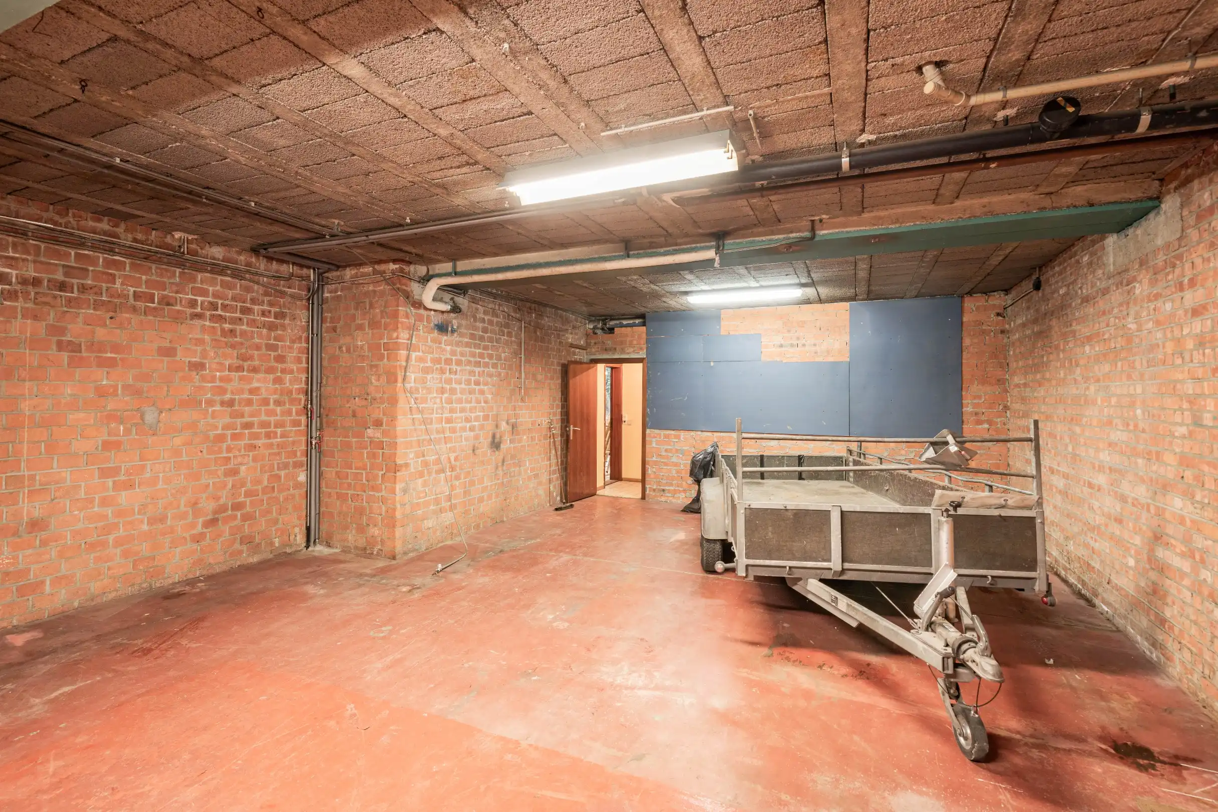 Ruime hangaar op toplocatie! foto 3