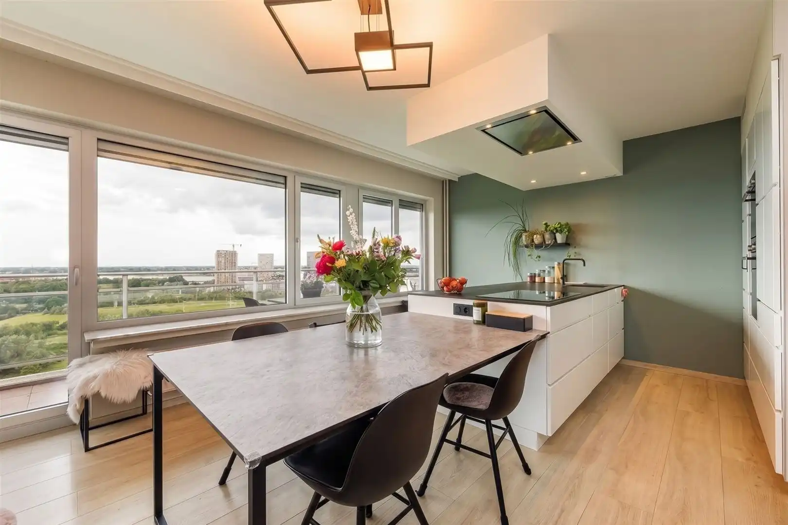 Gerenoveerd appartement met adembenemende zichten foto 5