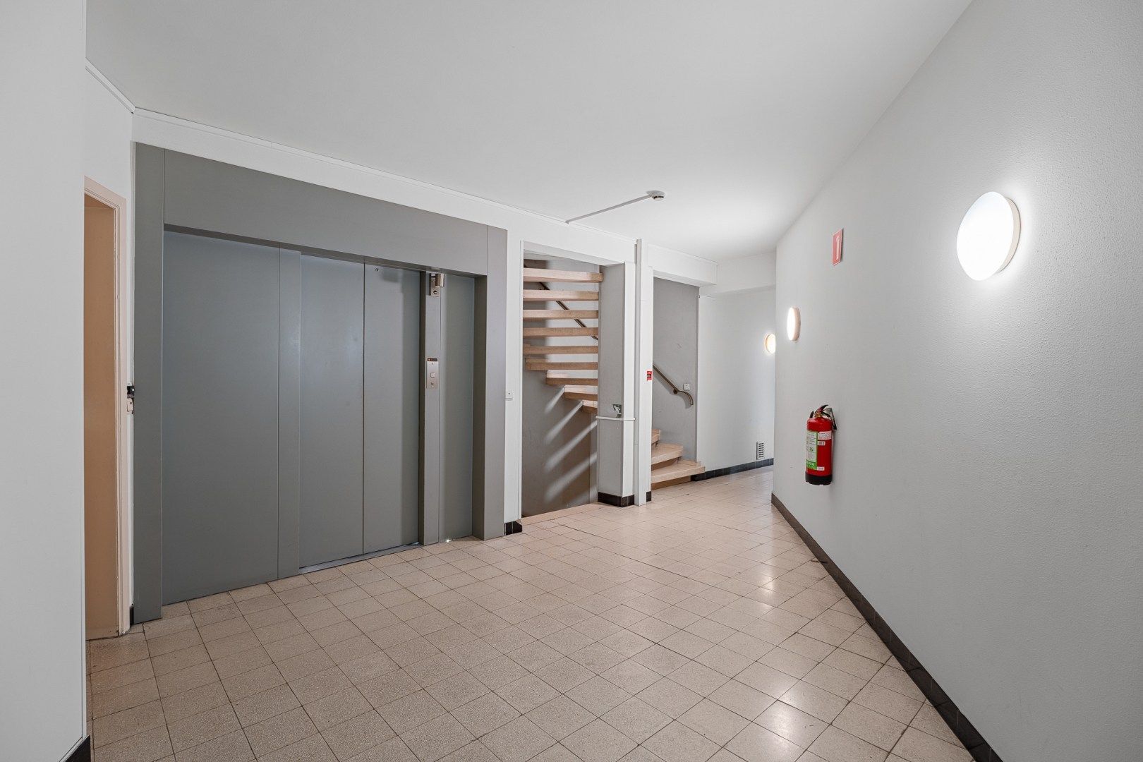 Zeer gunstig gelegen 2 slaapkamer appartement foto 10