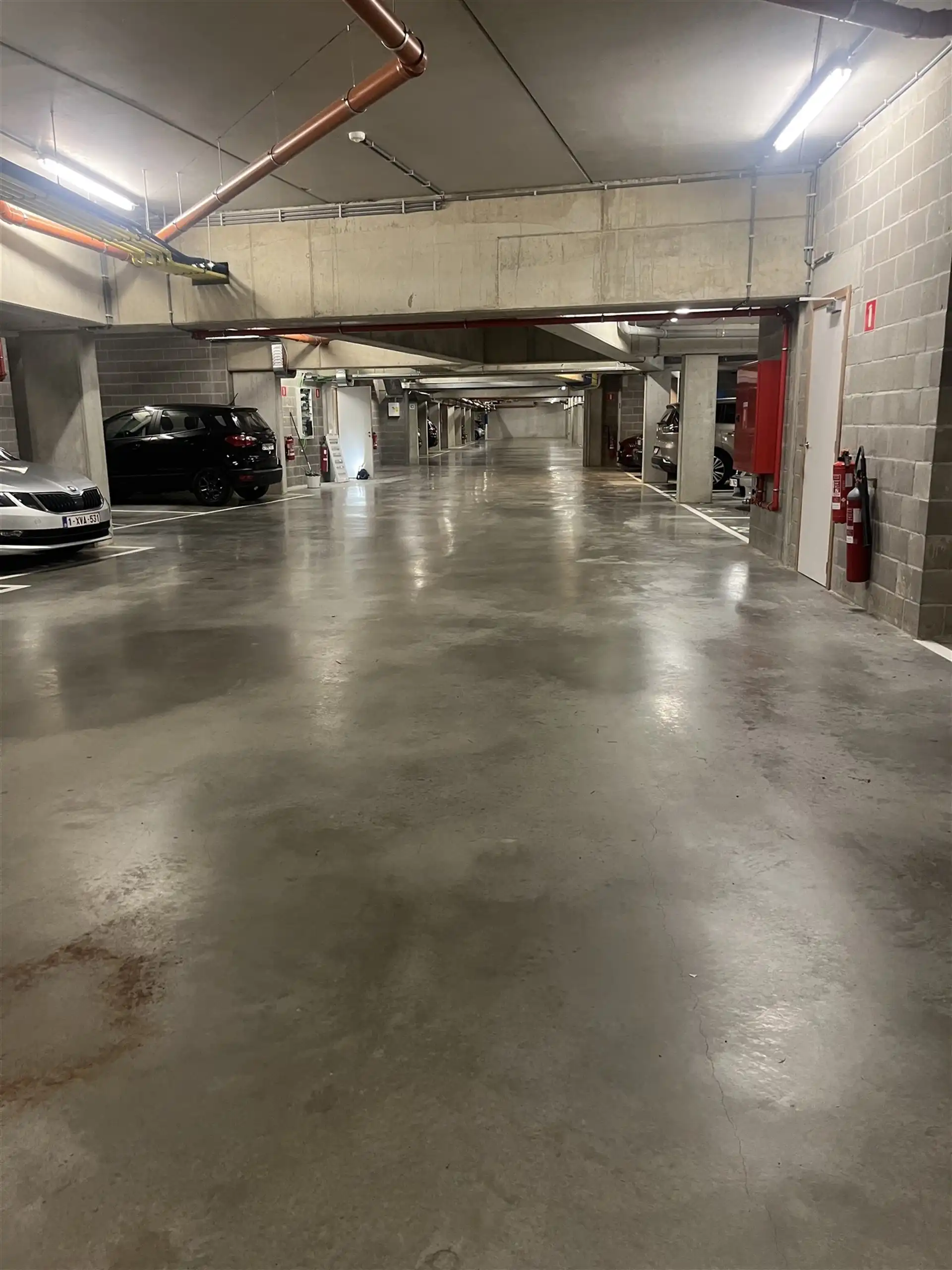 Parking - Binnenstaanplaats foto 2