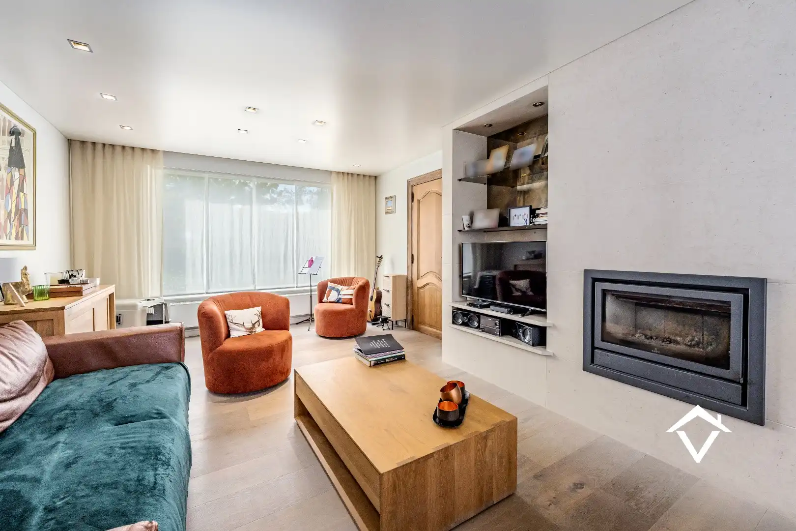 Recente halfopen bebouwing met 3 slaapkamers, garage en terras tuin foto 3