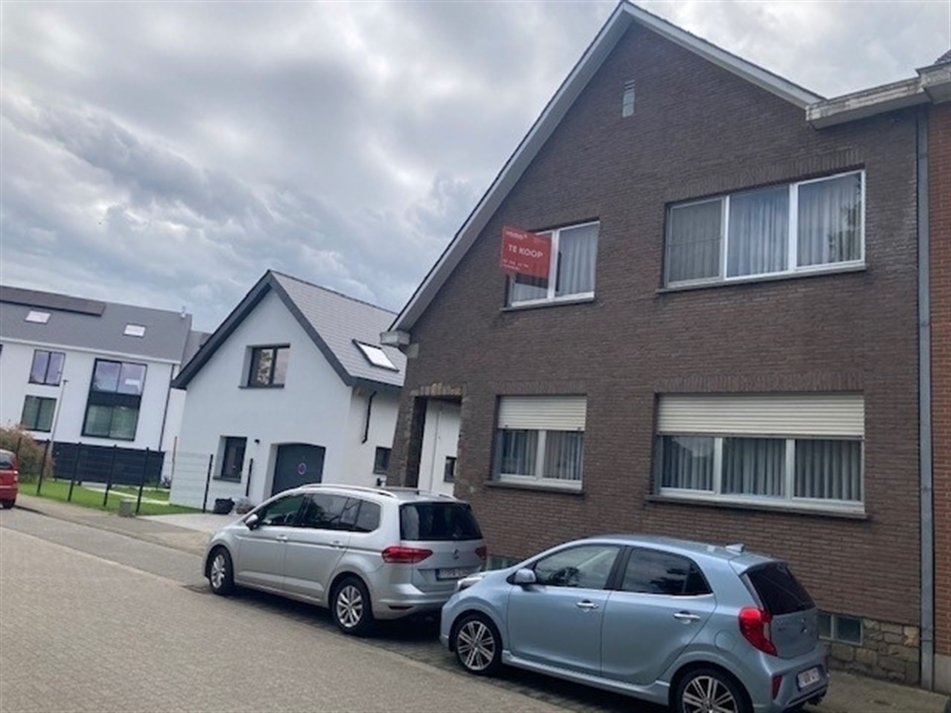 Ruime te renoveren half open bebouwing met 3 garages foto 6