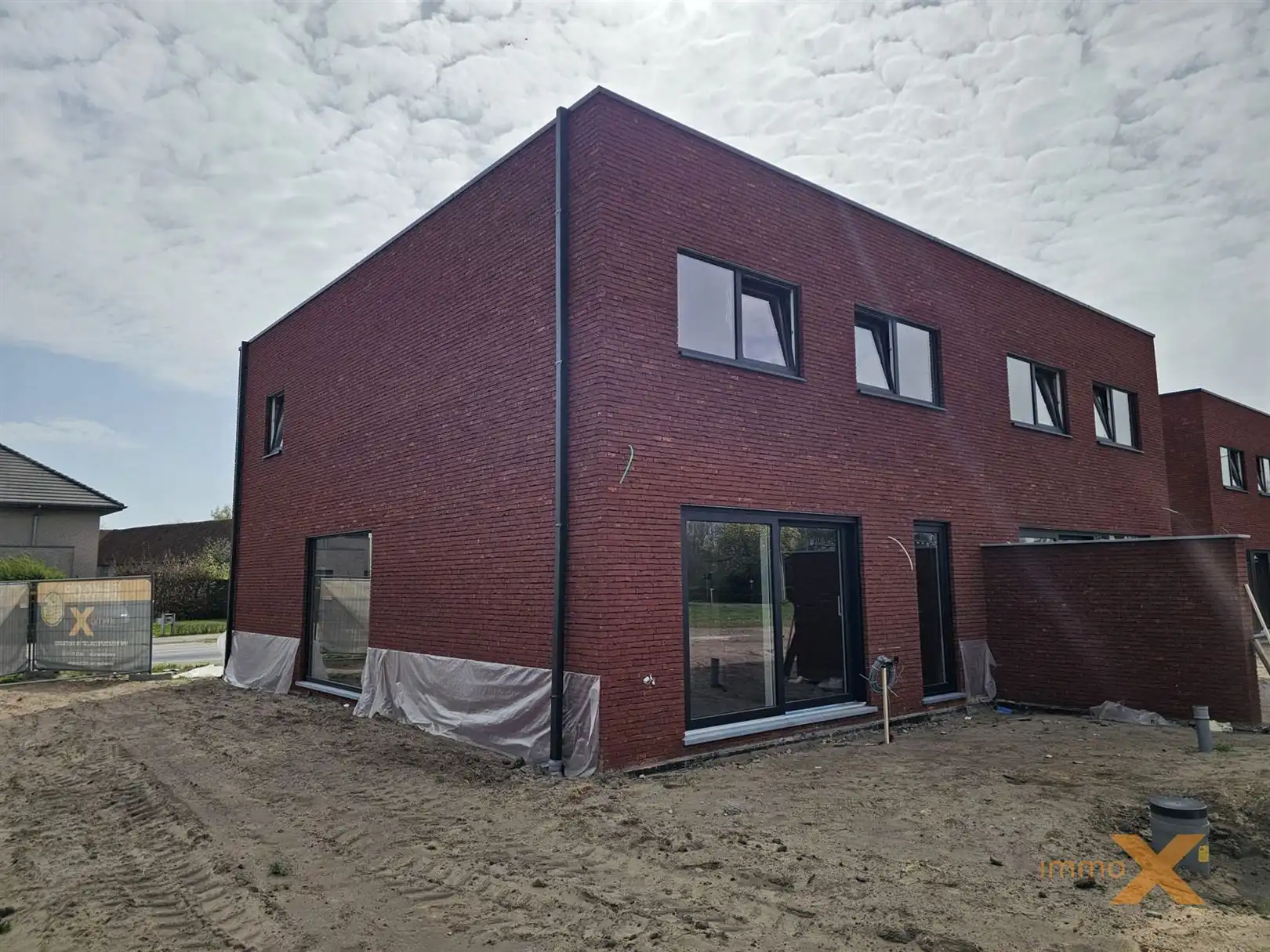 STIJLVOLLE MODERNE NIEUWBOUW MET GARAGE foto 4