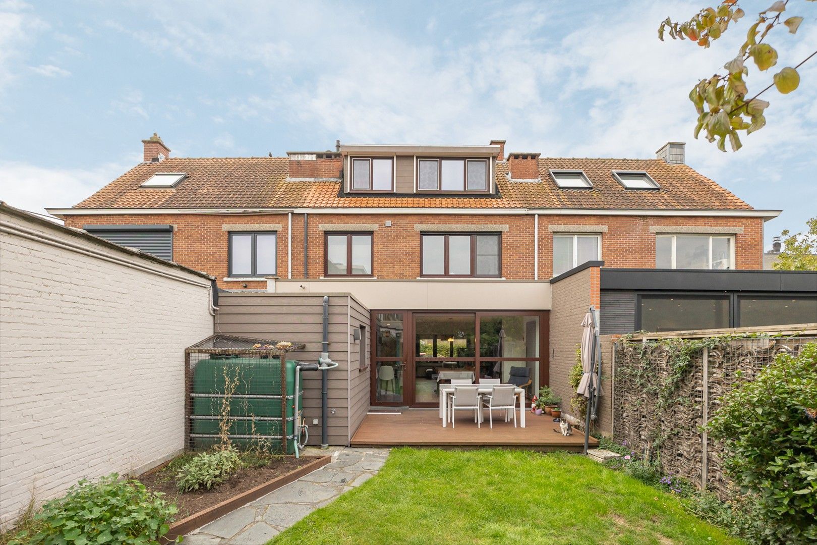 WONING MET TUIN EN GARAGE - 4 SLAAPKAMERS foto 2