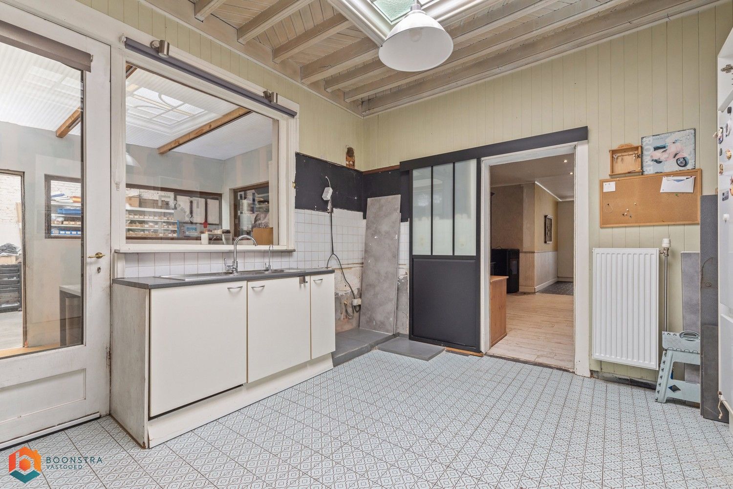 Ruime woning met handelsruimte en grote garage / werkplaats foto 9