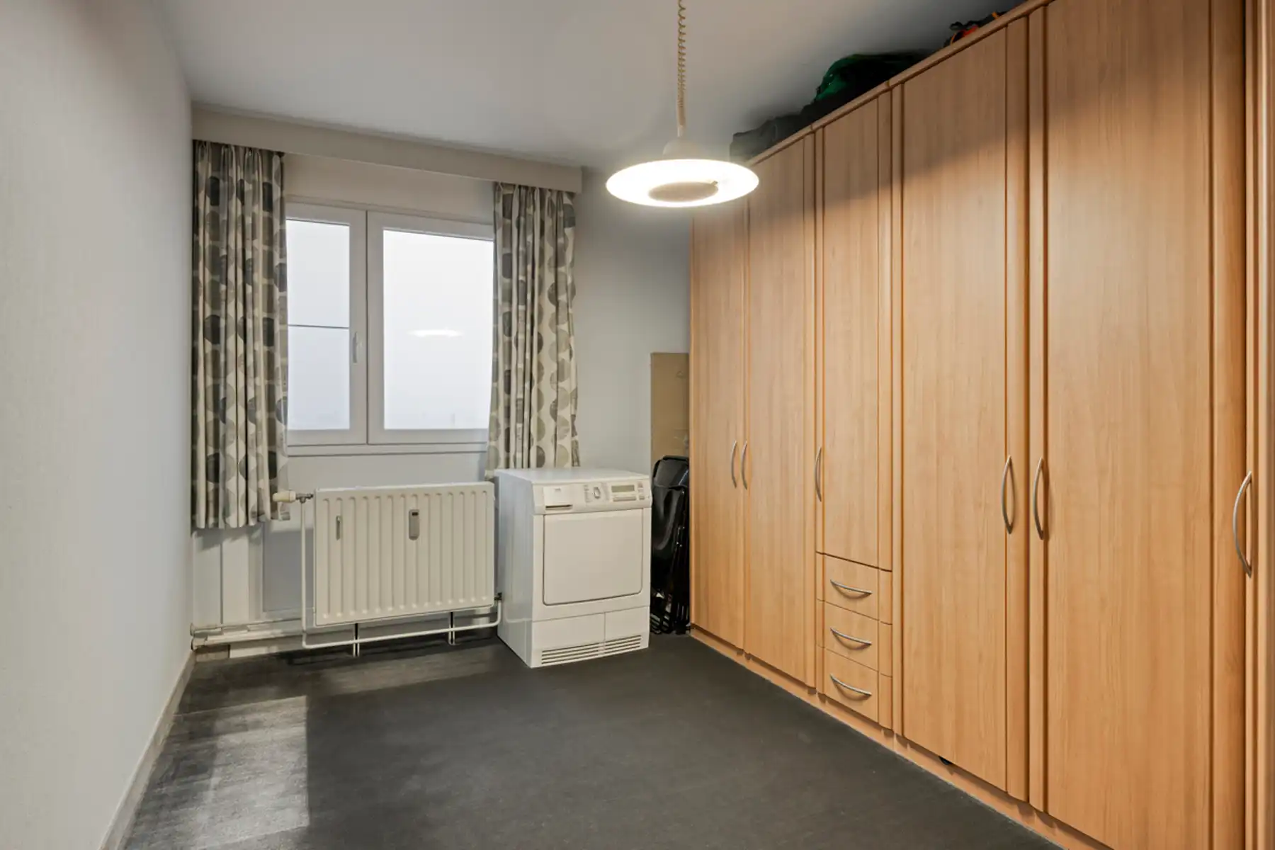 Instapklaar appartement met twee slaapkamers en een terras. foto 11