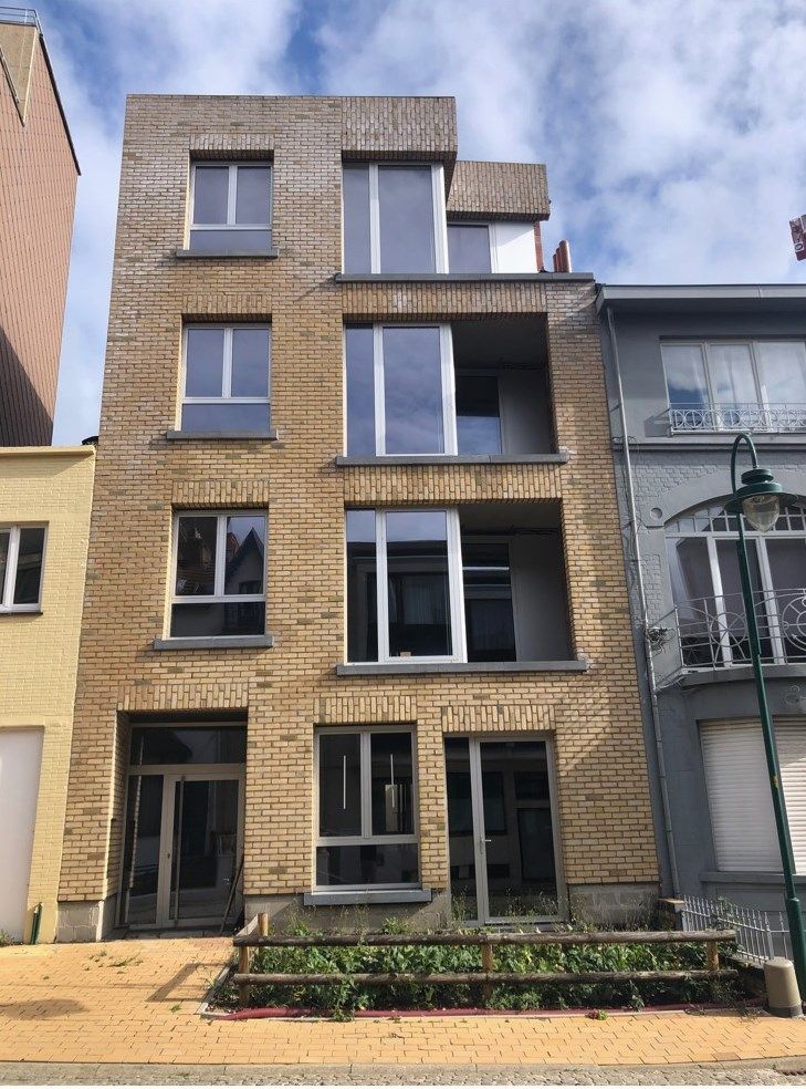 Gebouw met  4 appartementen in casco verder af te werken, vlakbij Zeelaan  foto 2