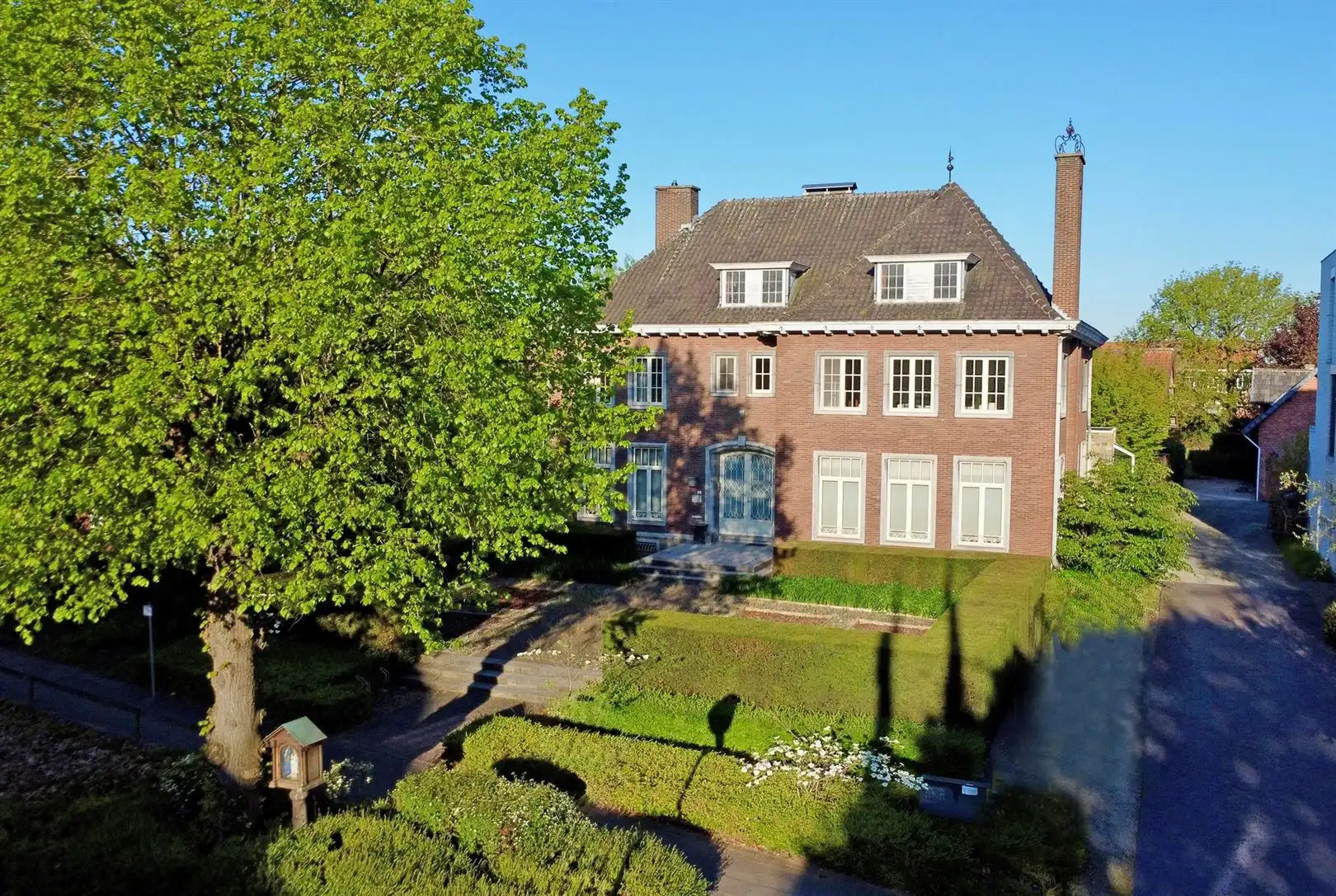 Hoofdfoto van de publicatie: Prachtige te renoveren villa centrum Stevoort