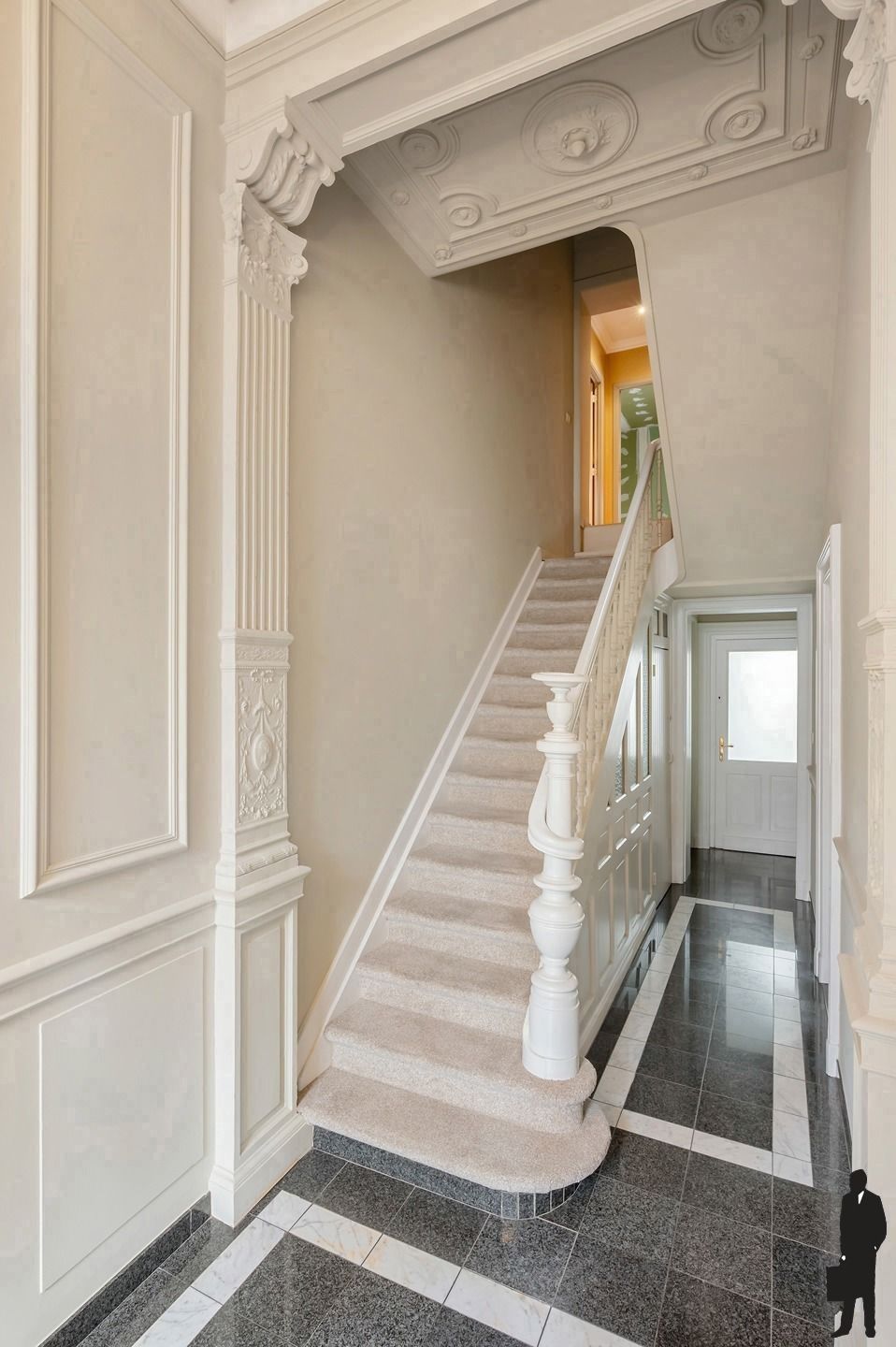 Deels gerenoveerde parel met mogelijkheden en weidegrond! foto 3