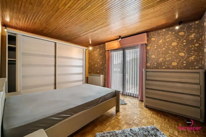 Charmante alleenstaande bungalow met zuidgerichte tuin op ruim perceel in Snaaskerke foto 11