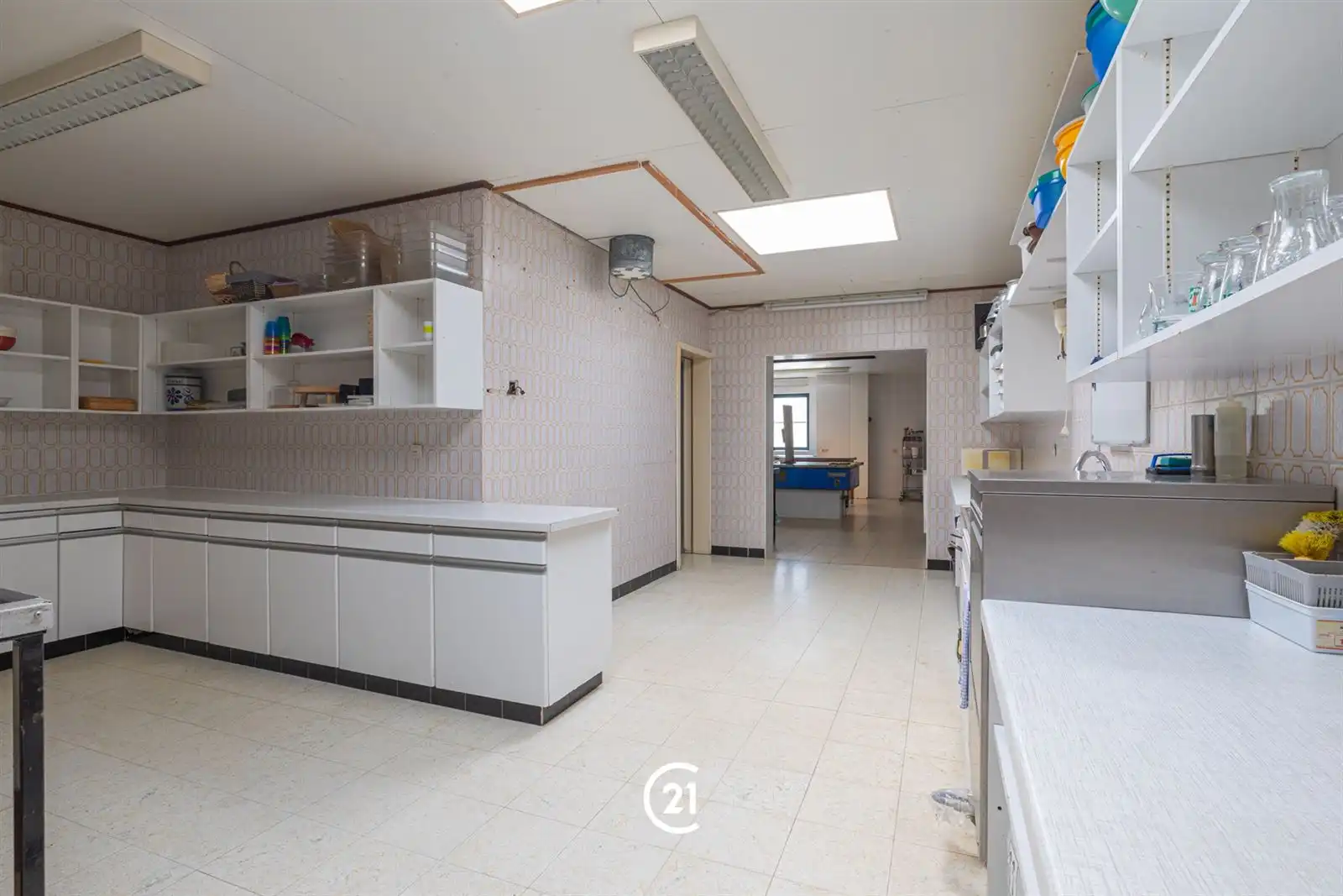 Unieke polyvalente eigendom met woonst in Strijpen! foto 12