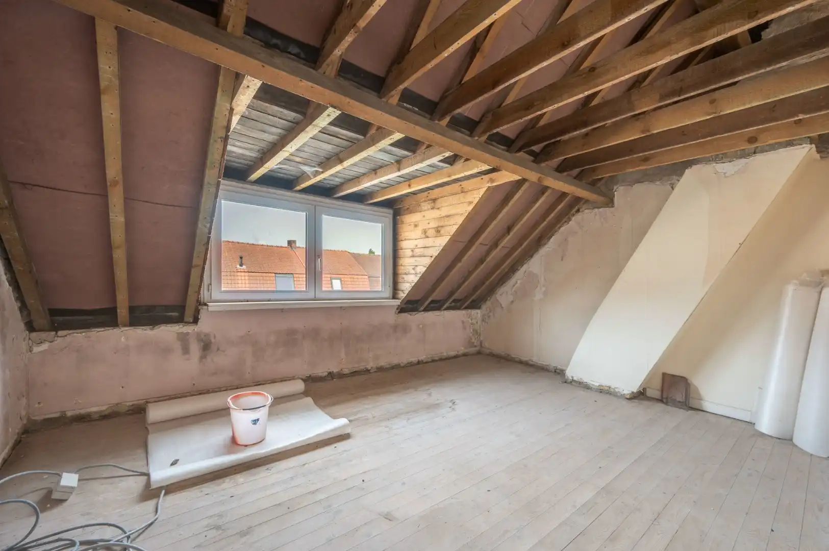 Renovatiekans met tal van mogelijkheden op gegeerde ligging in Sint-Andries! foto 11