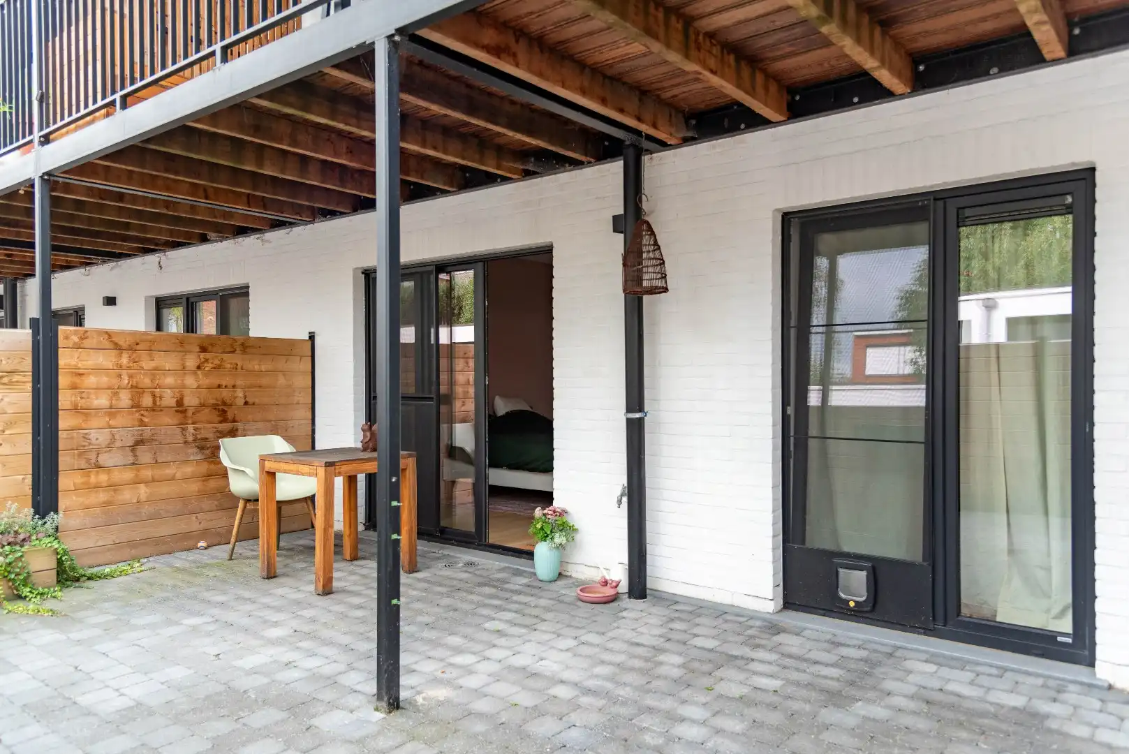 Luxueus en energiezuinig gelijkvloers met 2 slk, tuin én terras foto 12