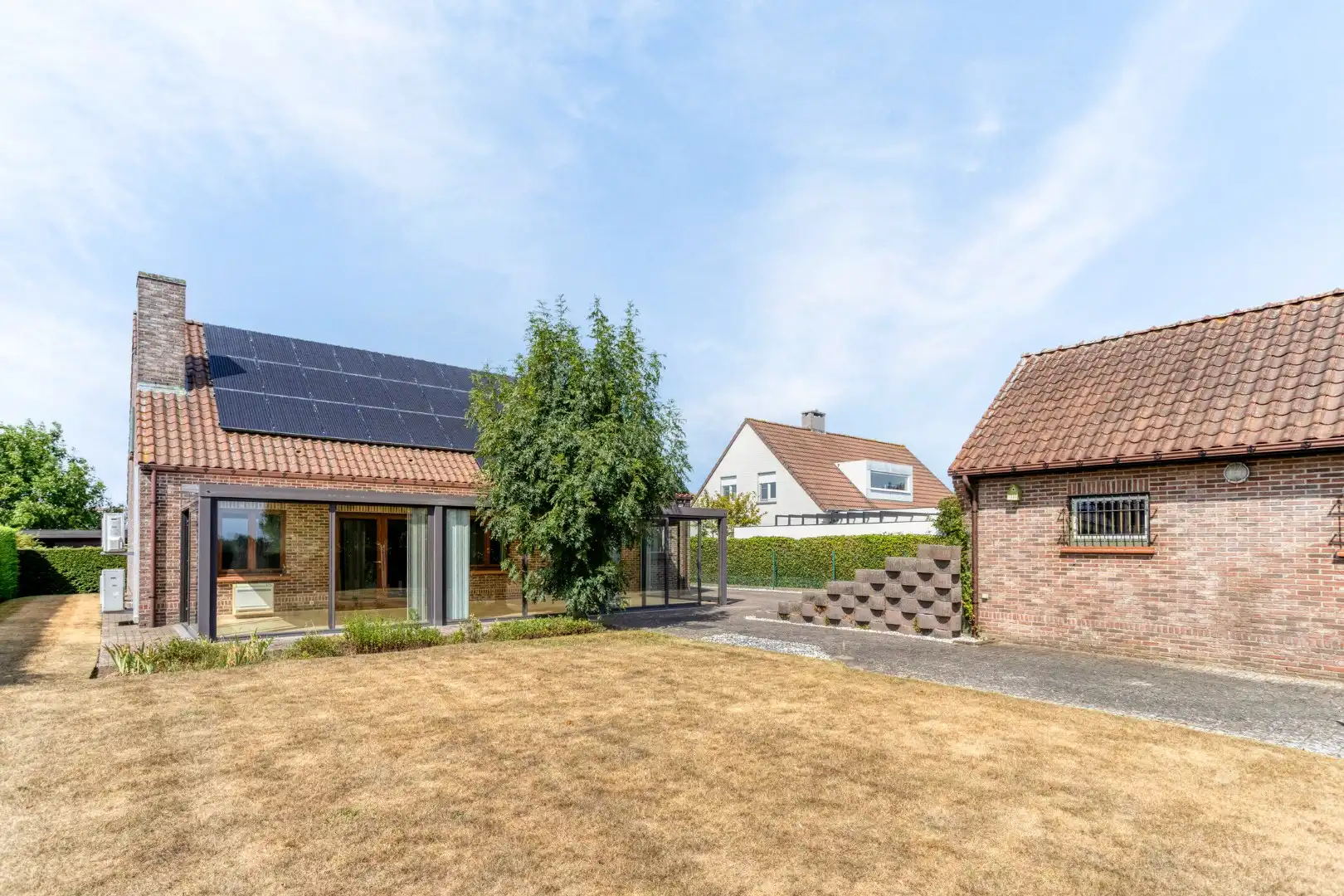 Degelijke villa in rustige buurt op 750 m²! foto 17