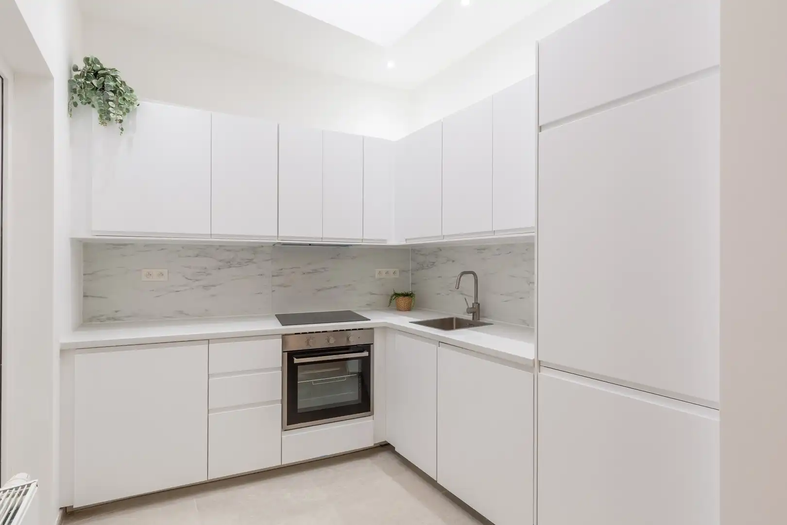 Grondig gerenoveerde woning met 3 slpks foto 3