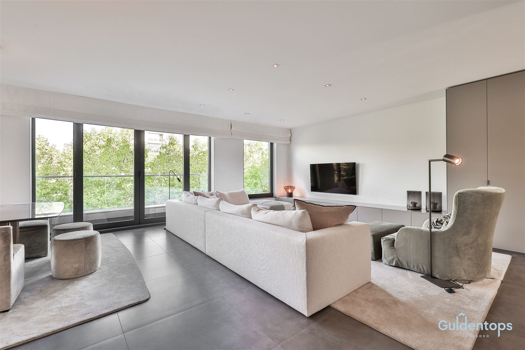 Knap ruim luxueus appartement op absolute toplocatie foto {{pictureIndex}}
